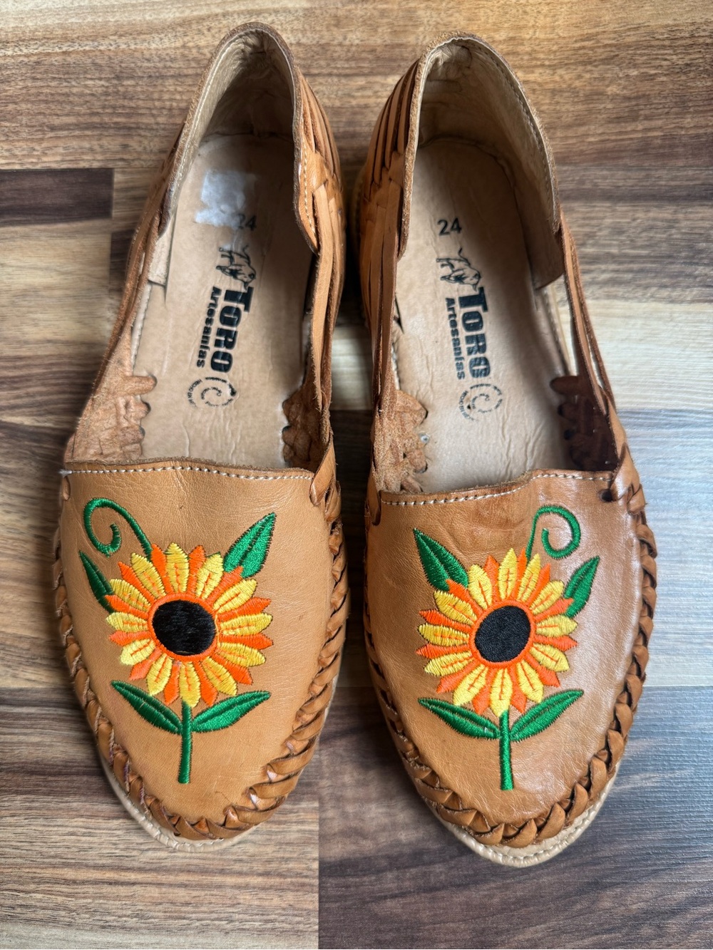 Made in Mexico Embroidered Slip on Sandals Sunflower Size 24 (6-6.5)